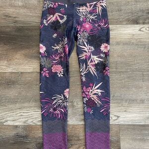 Dharma Bums 7/8 Navy Leggings with Pink Floral Print NWT size S